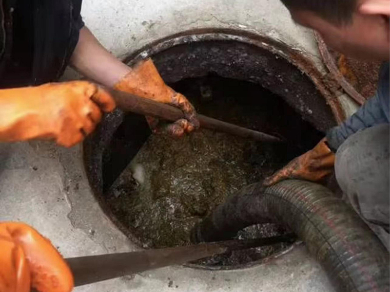 化德清理化粪池时如何避免沼气的危害?